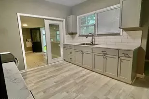 1038 E 8th Ave, Graceville, FL 32440 - Photo 8