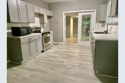 1038 E 8th Avenue, Graceville, FL 32440 - Photo 6