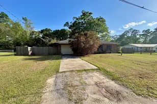 1395 Warren Ave, Chipley, FL 32428 - Photo 1