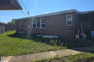 709 E 8th St, Lynn Haven, FL 32444 - Photo 4