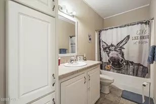 1180 Chattahoochee Ave, Alford, FL 32420 - Photo 16