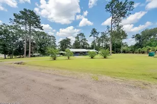 1019 Hughes Rd, Chipley, FL 32428 - Photo 6