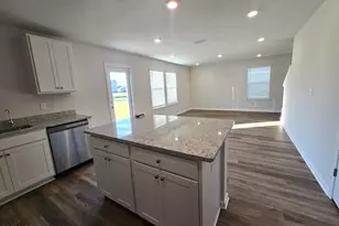 3128 Breezy Bay Ct, Southport, FL 32409 - Photo 4