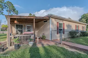 819 Ashley Cir, Alford, FL 32420 - Photo 6