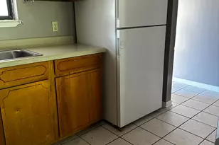 1060 W 11th Ct, Panama City, FL 32401 - Photo 4