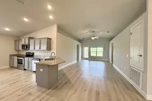 3851 Redbud Wy, Panama City, FL 32404 - Photo 2