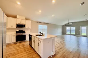 290 Bayou Bend Ln, Callaway, FL 32404 - Photo 2