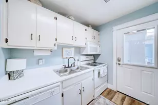2100 W Beach Dr, Panama City, FL 32401 - Photo 14