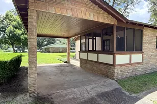 2046 Finley Ave, Grand Ridge, FL 32442 - Photo 20