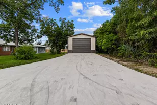 709 W 5th St, Lynn Haven, FL 32444 - Photo 18