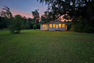6915 Oak St, Grand Ridge, FL 32442 - Photo 1