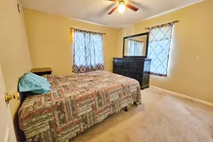 6915 Oak St, Grand Ridge, FL 32442 - Photo 12