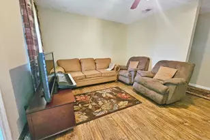 6915 Oak St, Grand Ridge, FL 32442 - Photo 8