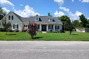 704 E 13th St, Lynn Haven, FL 32444 - Photo 2