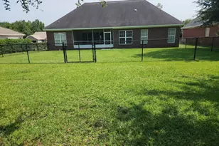 2557 Woods View Dr, Marianna, FL 32446 - Photo 2