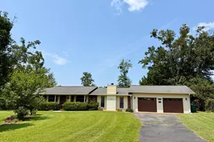 2856 Wildwood Cir, Marianna, FL 32448 - Photo 2