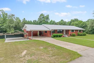 652 2nd St, Chipley, FL 32428 - Photo 1