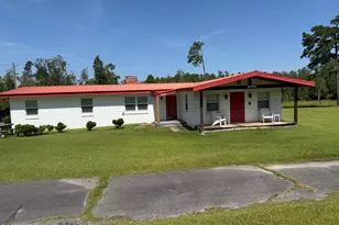 379 Lakepoint Rd, Alford, FL 32420 - Photo 2