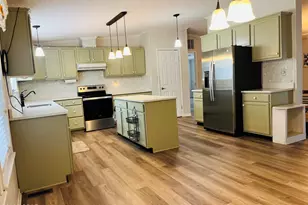 1861 Oak Ridge Ave, Grand Ridge, FL 32442 - Photo 4