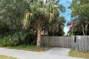 8908 N Lagoon Dr, Panama City, FL 32408 - Photo 2