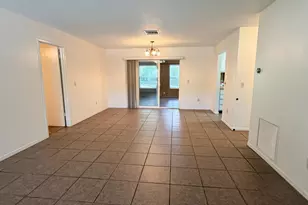 1995 Ambassador Ct, Chipley, FL 32428 - Photo 2
