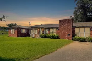 6920 Florida St, Grand Ridge, FL 32442 - Photo 1
