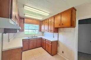 6920 Florida St, Grand Ridge, FL 32442 - Photo 18