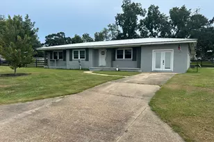402 E Iowa Ave, Bonifay, FL 32425 - Photo 2