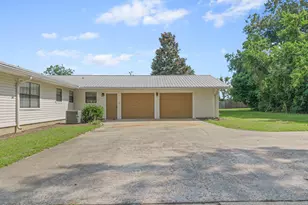 620 4th St, Chipley, FL 32428 - Photo 40