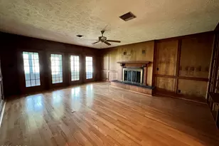 2402 Ashland Dr, Panama City, FL 32405 - Photo 10