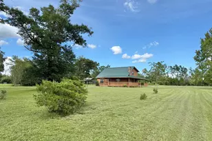 10102 Davenport Ave, Youngstown, FL 32466 - Photo 1