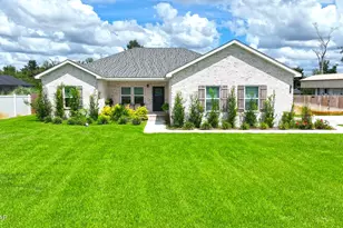 9135 Sunshine Dr, Youngstown, FL 32466 - Photo 1