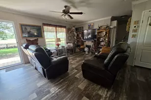 2377 Phillips Rd, Cottondale, FL 32431 - Photo 16