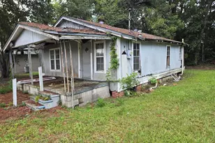 1031 Washington Ave, Graceville, FL 32440 - Photo 2