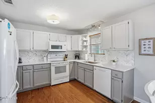 22605 Sunset Ave, Panama City Beach, FL 32413 - Photo 10