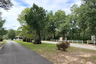 3989 Dunford Cir, Chipley, FL 32428 - Photo 2