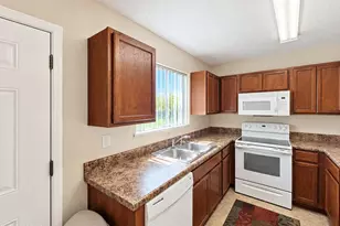 1325 W 12th St, Panama City, FL 32401 - Photo 6