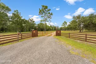 13865 Lesne Rd, Fountain, FL 32438 - Photo 10