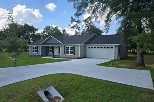 4610 Pineview Dr, Marianna, FL 32446 - Photo 1