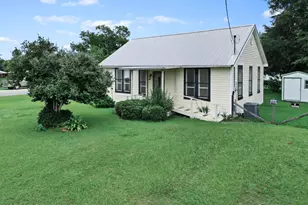 15708 Broad St, Altha, FL 32421 - Photo 1