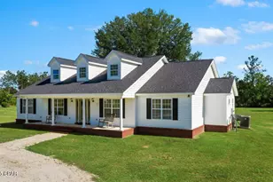 923 Hutchins Ln, Chipley, FL 32428 - Photo 1