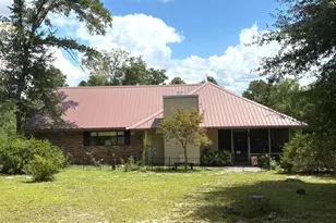 850 Gambier Dr, Alford, FL 32420 - Photo 1