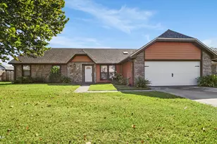 105 Saratoga Pl, Lynn Haven, FL 32444 - Photo 1