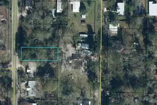 525 4th St, Chipley, FL 32428 - Photo 1