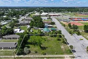 2010 W 11th St, Panama City, FL 32401 - Photo 1