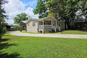 140 Donna S Pl, Wewahitchka, FL 32465 - Photo 1
