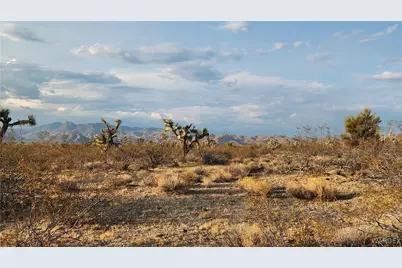 2204 S Six Shooter Road, Yucca, AZ 86438 - Photo 6