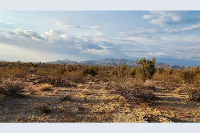 2204 S Six Shooter Road, Yucca, AZ 86438 - Photo 14