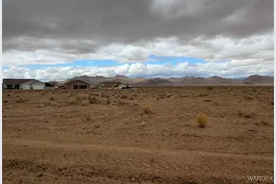 9957 N Roundup Trail, Kingman, AZ 86401 - Photo 2