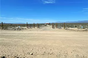 471 W Juniper Dr, Yucca, AZ 86438 - Photo 4